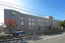 山形市立第一小学校校舎の写真