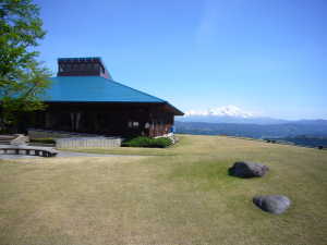 森林学習展示館と鳥海山