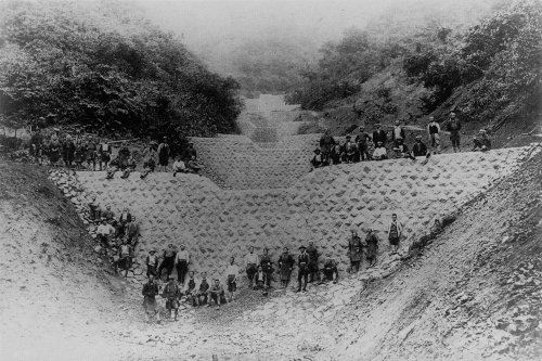 赤川水系松沢川砂防堰堤（昭和28年）